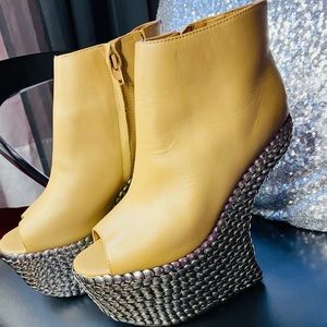 Jeffrey Campbell size 8.5 platform shoes